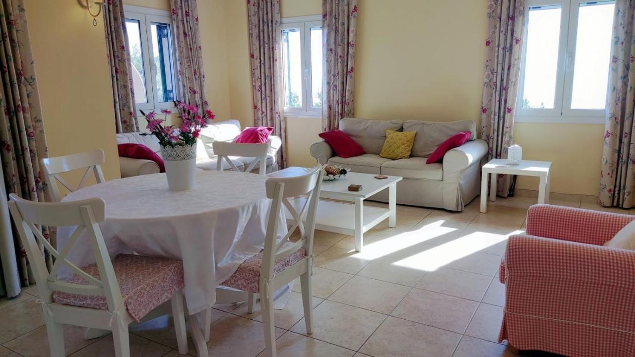 Nikolas House غماري المظهر الخارجي الصورة